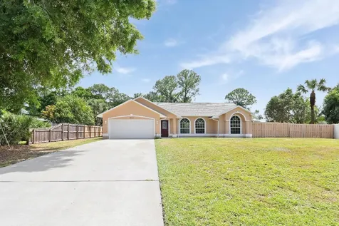 2853 SW East Louise Circle Port St Lucie FL 34953