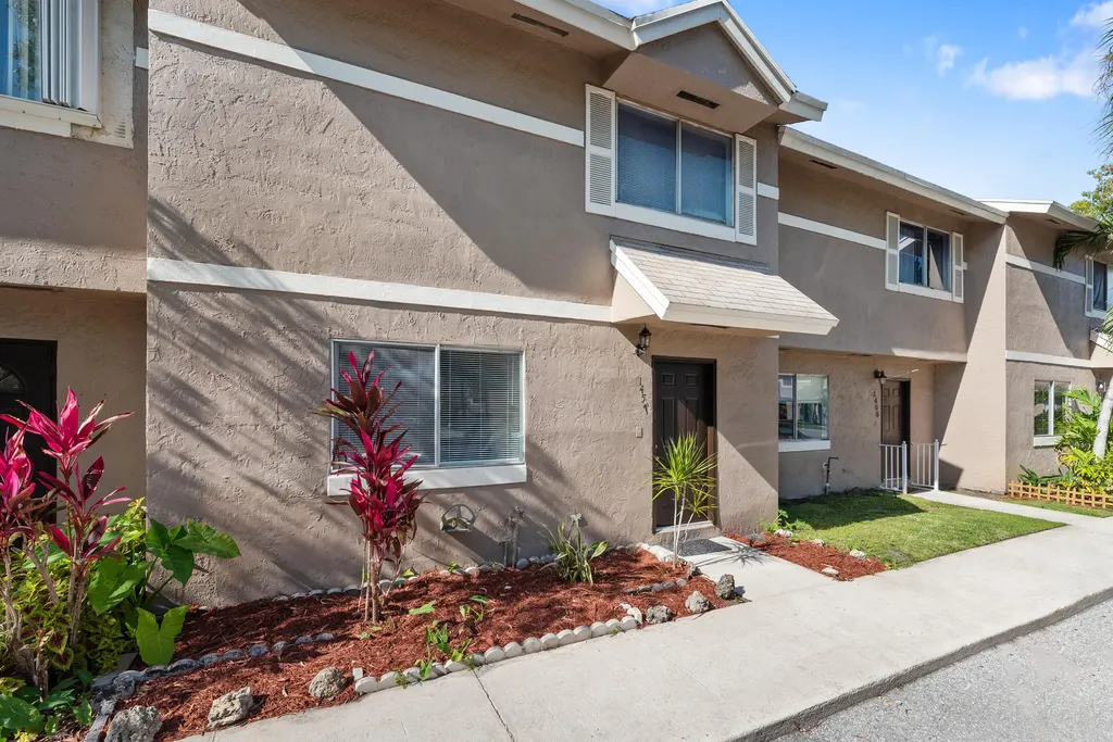 1457 Sussex Drive North Lauderdale FL 33068