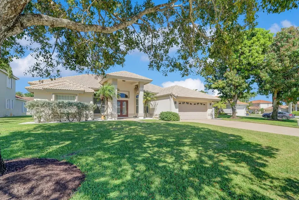 5646 Lake Shore Village Circle Lake Worth FL 33463