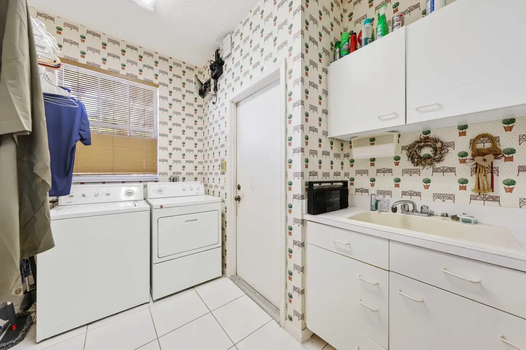 2502 NW 66th Drive Boca Raton FL 33496