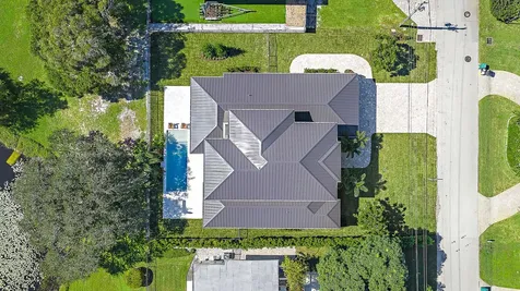325 Fairway N Tequesta FL 33469