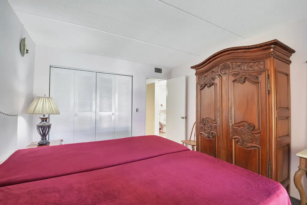 400 Village Green Circle W Palm Springs FL 33461