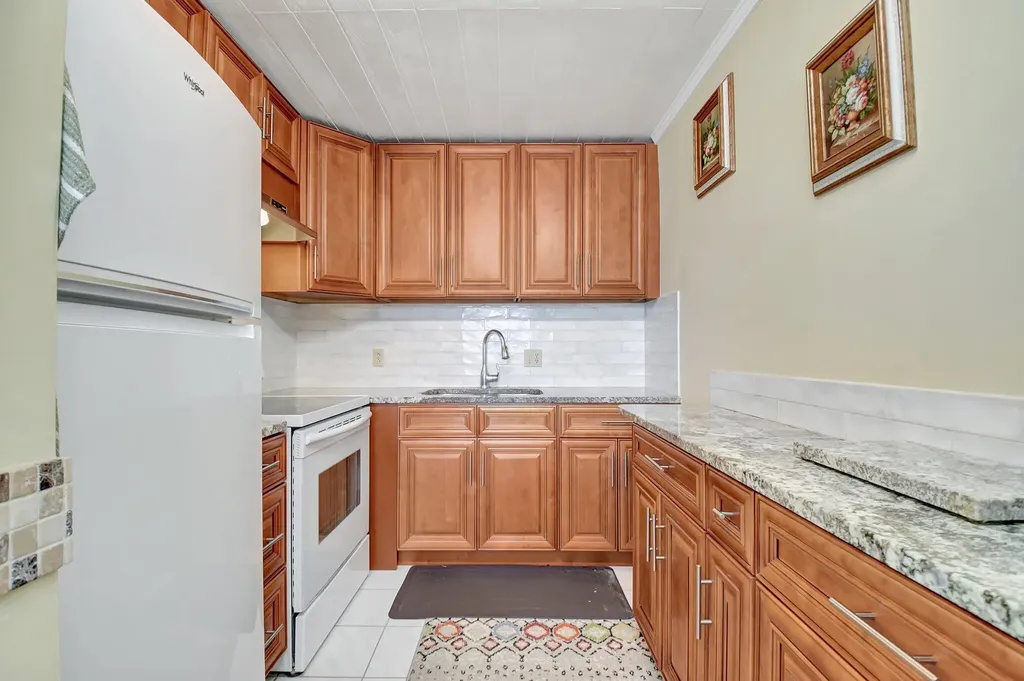 400 Village Green Circle W Palm Springs FL 33461