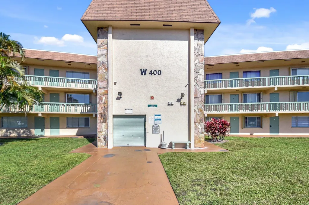 400 Village Green Circle W Palm Springs FL 33461