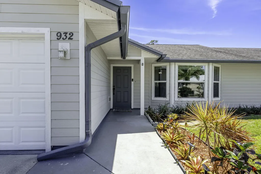 932 SE Damask Avenue Port St Lucie FL 34983