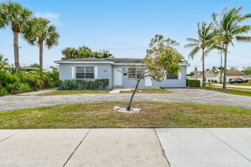 652 Bayberry Drive Lake Park FL 33403