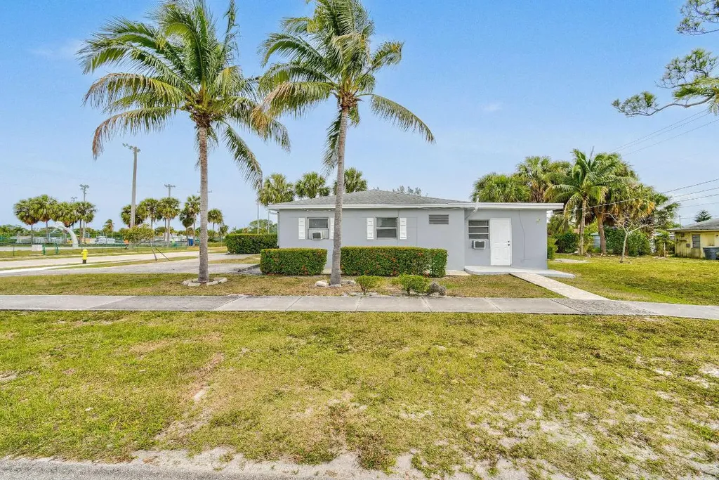 652 Bayberry Drive Lake Park FL 33403