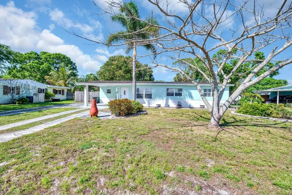 332 Smallwood Avenue Fort Pierce FL 34982