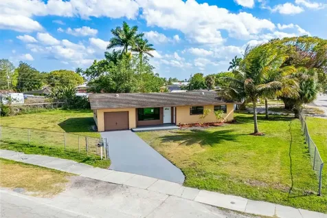 349 NW 10th Street Belle Glade FL 33430