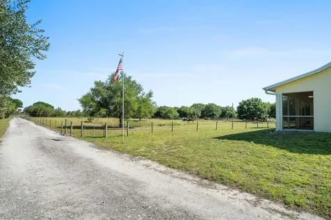 6105 Carlton Road Port St Lucie FL 34987