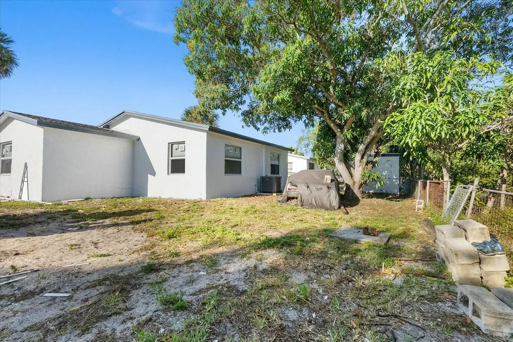 157 NE 6th Court Deerfield Beach FL 33441