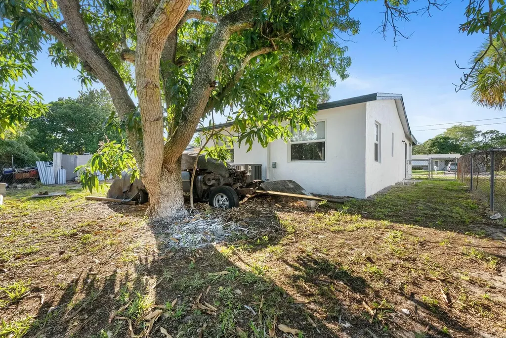 157 NE 6th Court Deerfield Beach FL 33441