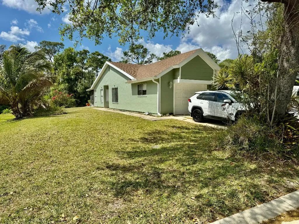 1408 SE Rivergreen Circle Port St Lucie FL 34952
