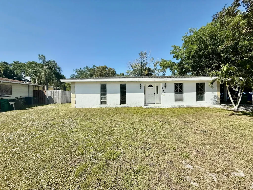 129 NE Tunison Avenue Port St Lucie FL 34983