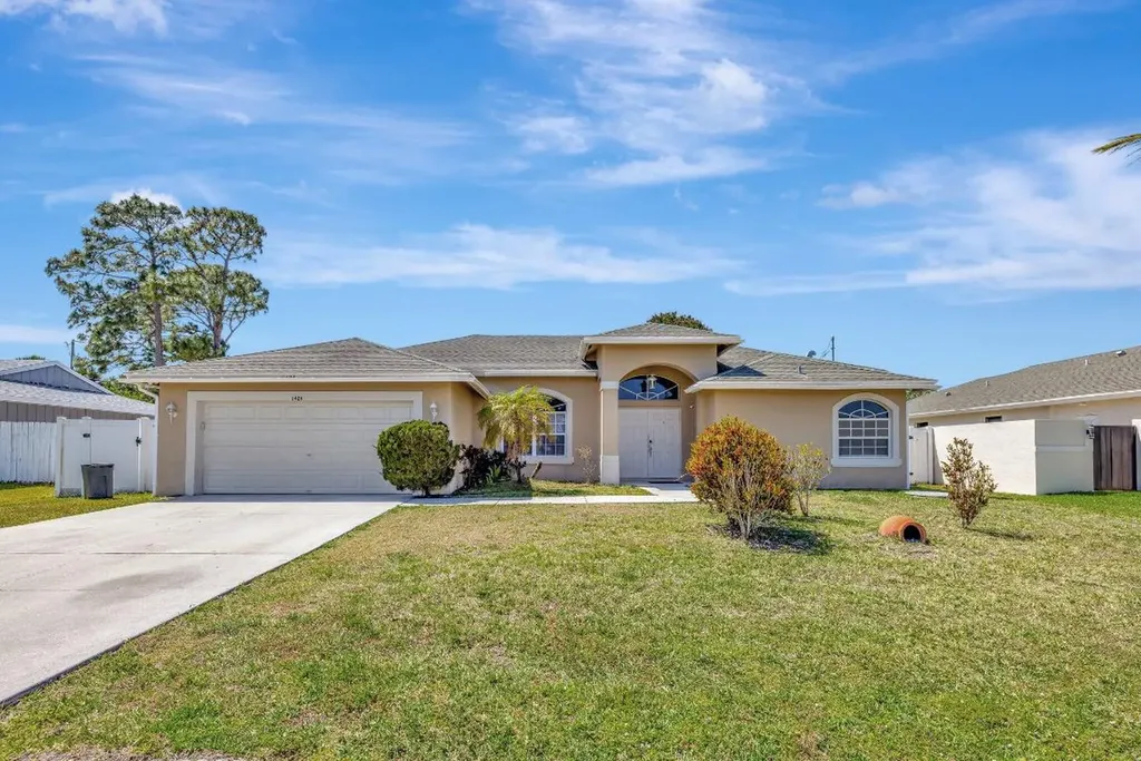1426 SE Navajo Lane Port St Lucie FL 34983