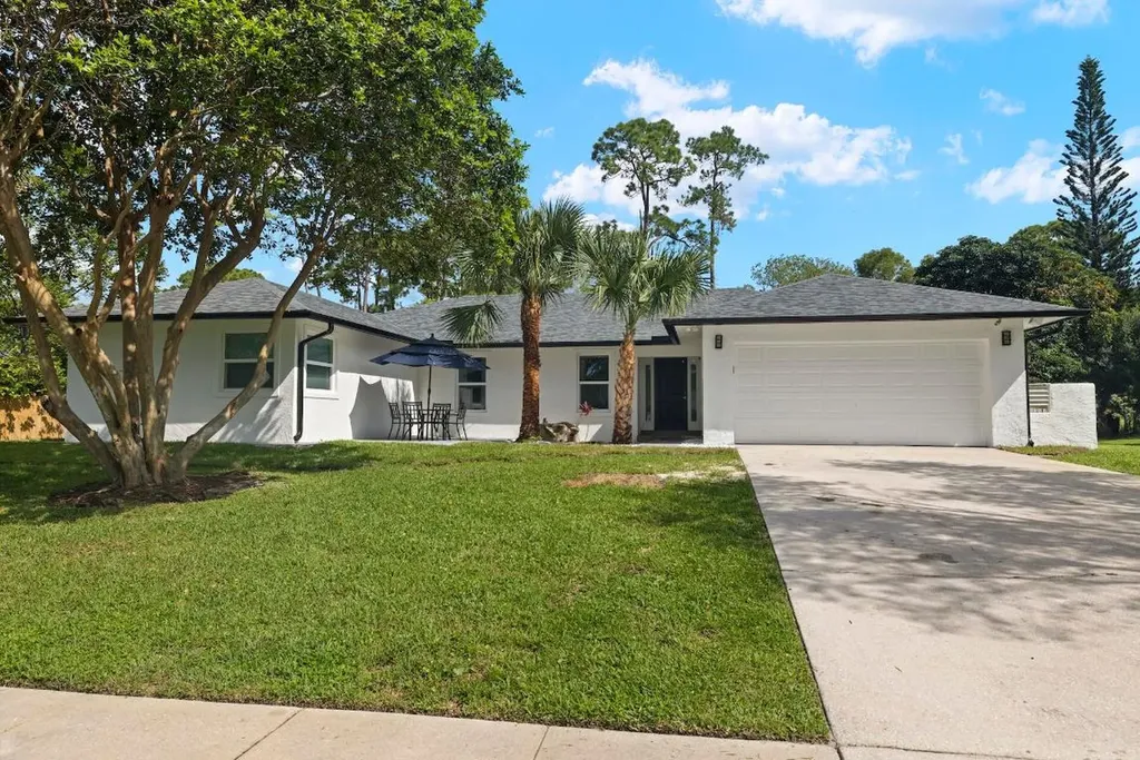 12151 Old Country Road N Wellington FL 33414