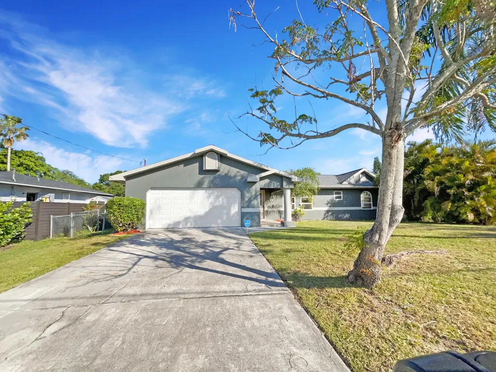 566 NW Sagamore Terrace Port St Lucie FL 34983