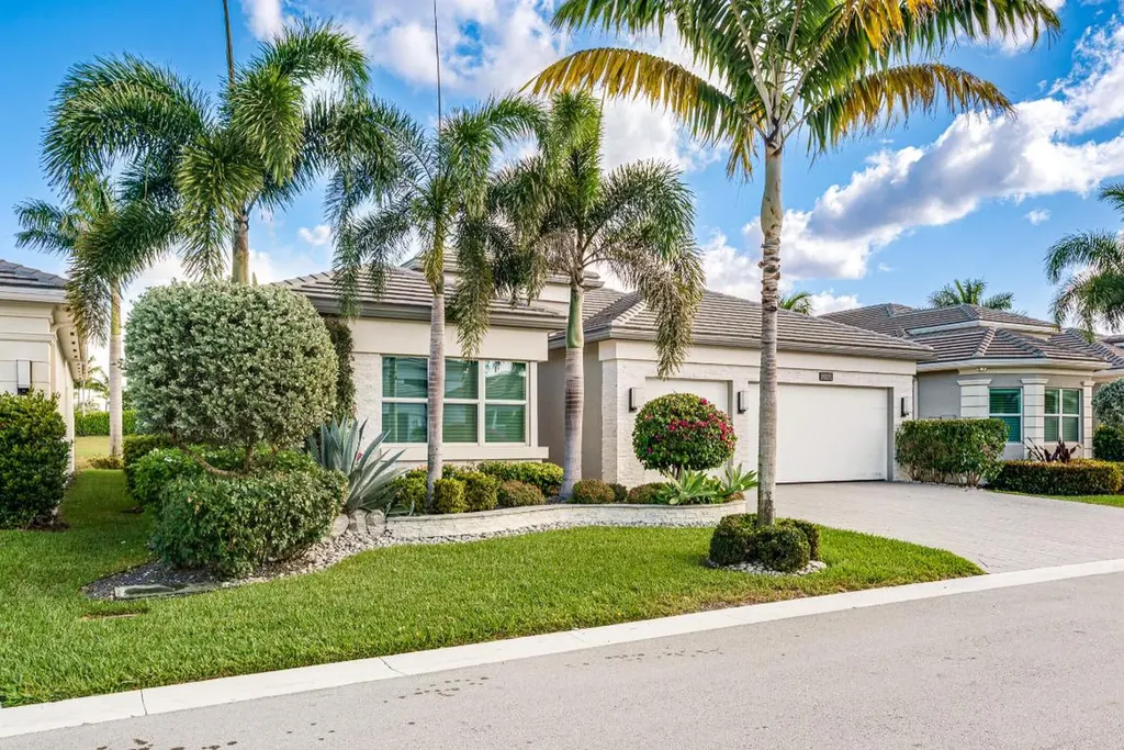 9237 Seahorse Bay Drive Boynton Beach FL 33473