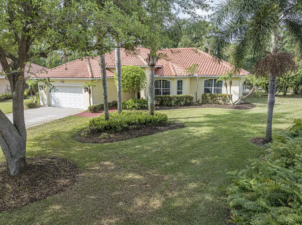 5873 Pine Ridge Circle Vero Beach FL 32967