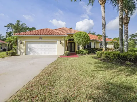 5873 Pine Ridge Circle Vero Beach FL 32967