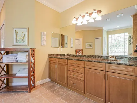 5873 Pine Ridge Circle Vero Beach FL 32967