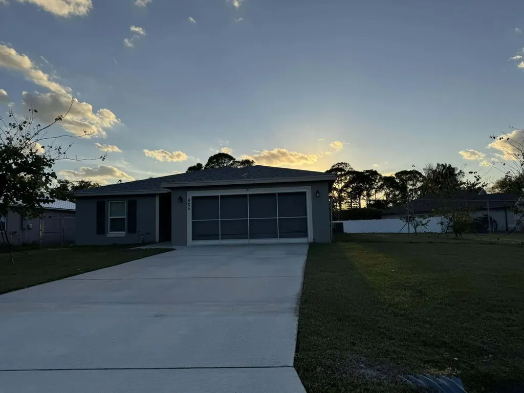 425 NW Hutchins Street Port St Lucie FL 34983