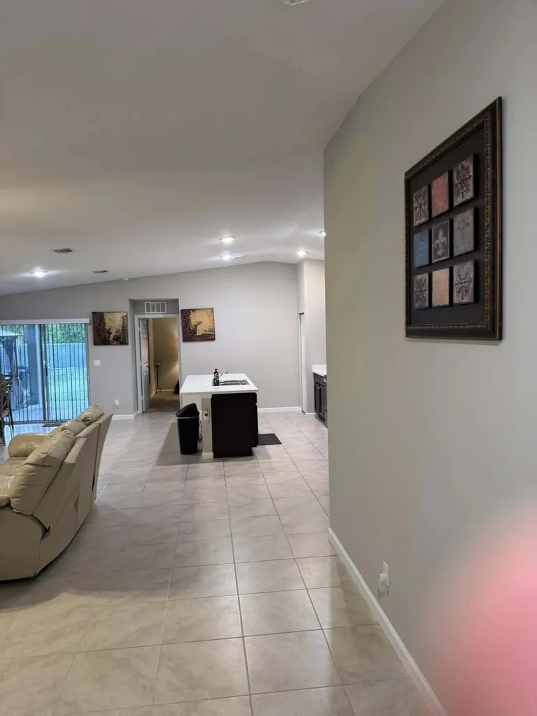 425 NW Hutchins Street Port St Lucie FL 34983