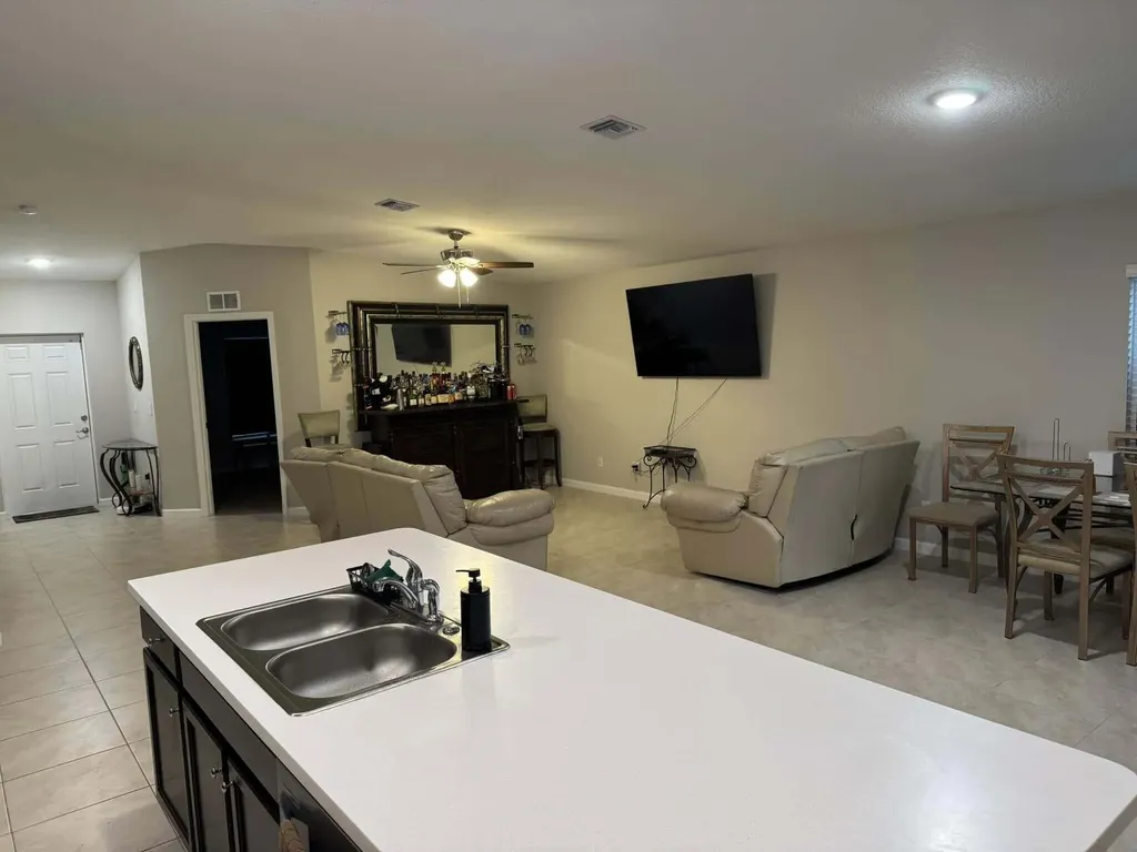 425 NW Hutchins Street Port St Lucie FL 34983