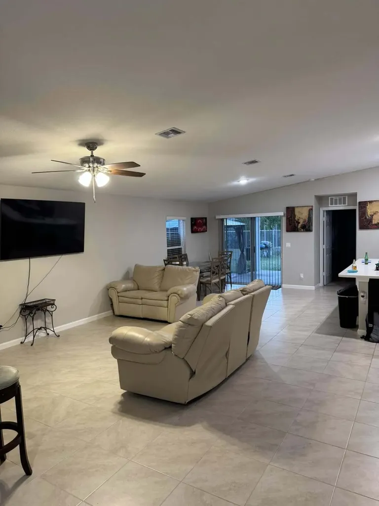 425 NW Hutchins Street Port St Lucie FL 34983