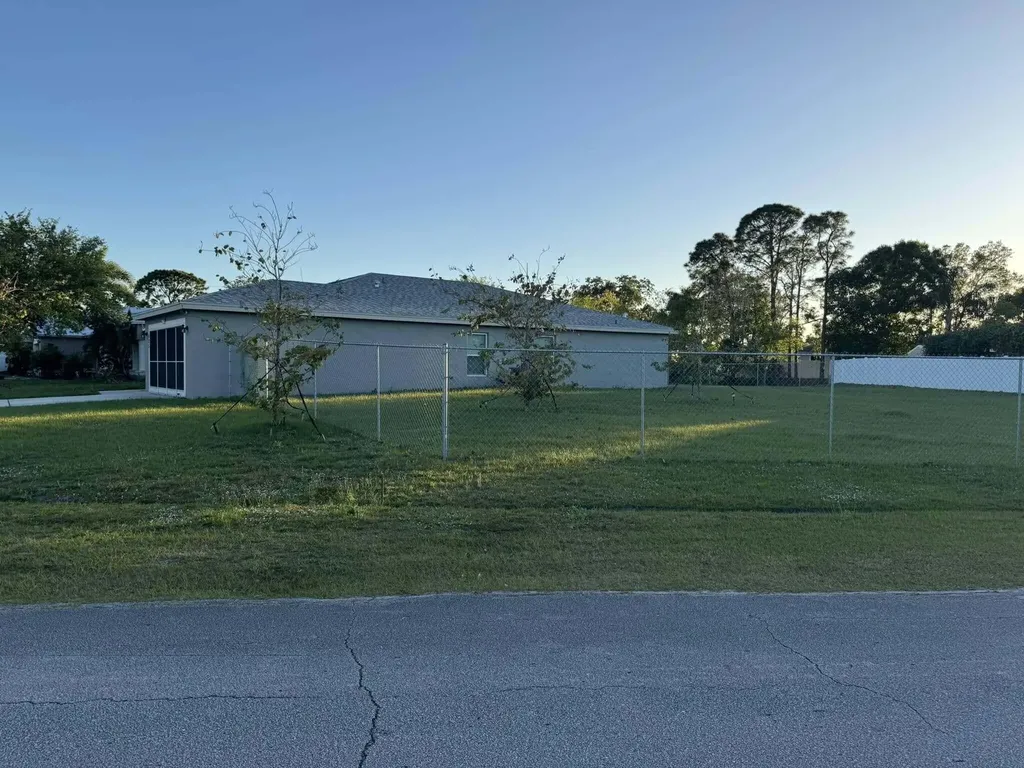 425 NW Hutchins Street Port St Lucie FL 34983