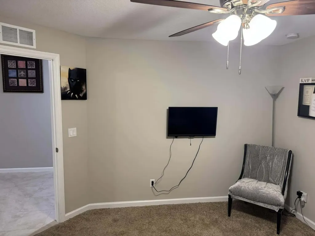 425 NW Hutchins Street Port St Lucie FL 34983