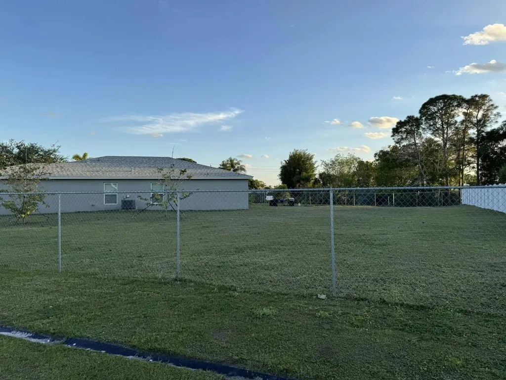 425 NW Hutchins Street Port St Lucie FL 34983