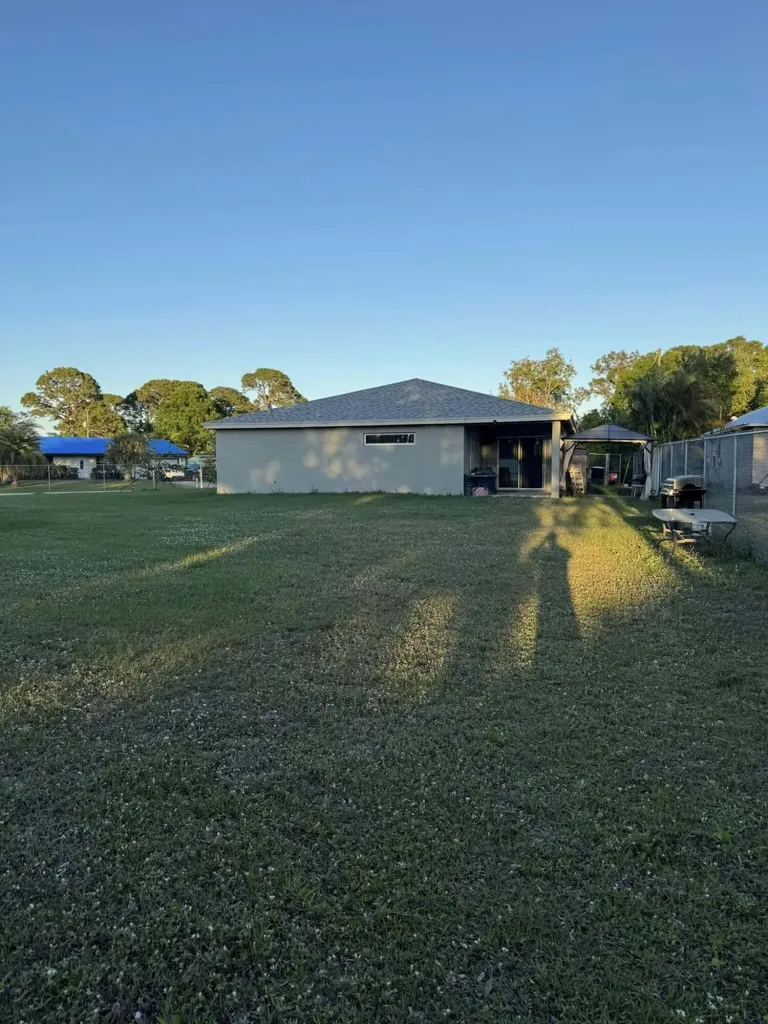 425 NW Hutchins Street Port St Lucie FL 34983