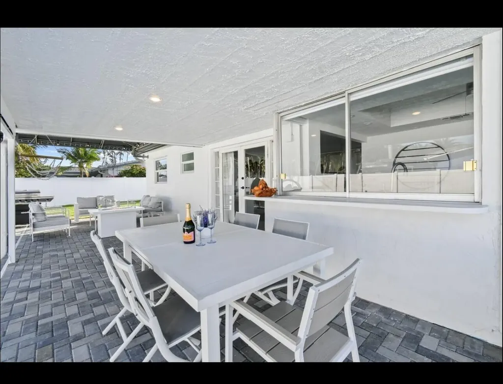 5040 NE 22 Avenue Lighthouse Point FL 33064