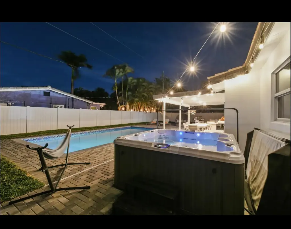 5040 NE 22 Avenue Lighthouse Point FL 33064