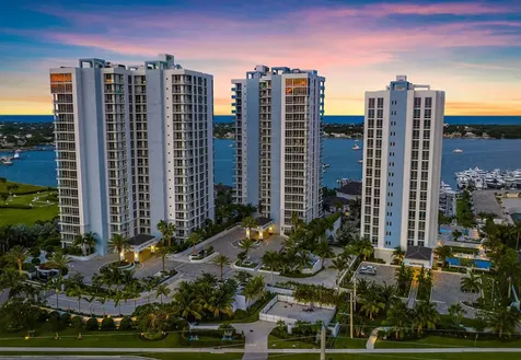 110 Water Club Court N North Palm Beach FL 33408