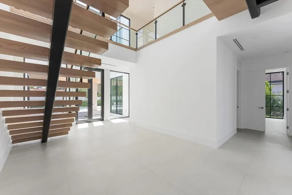 880 NE 3rd Avenue Boca Raton FL 33432
