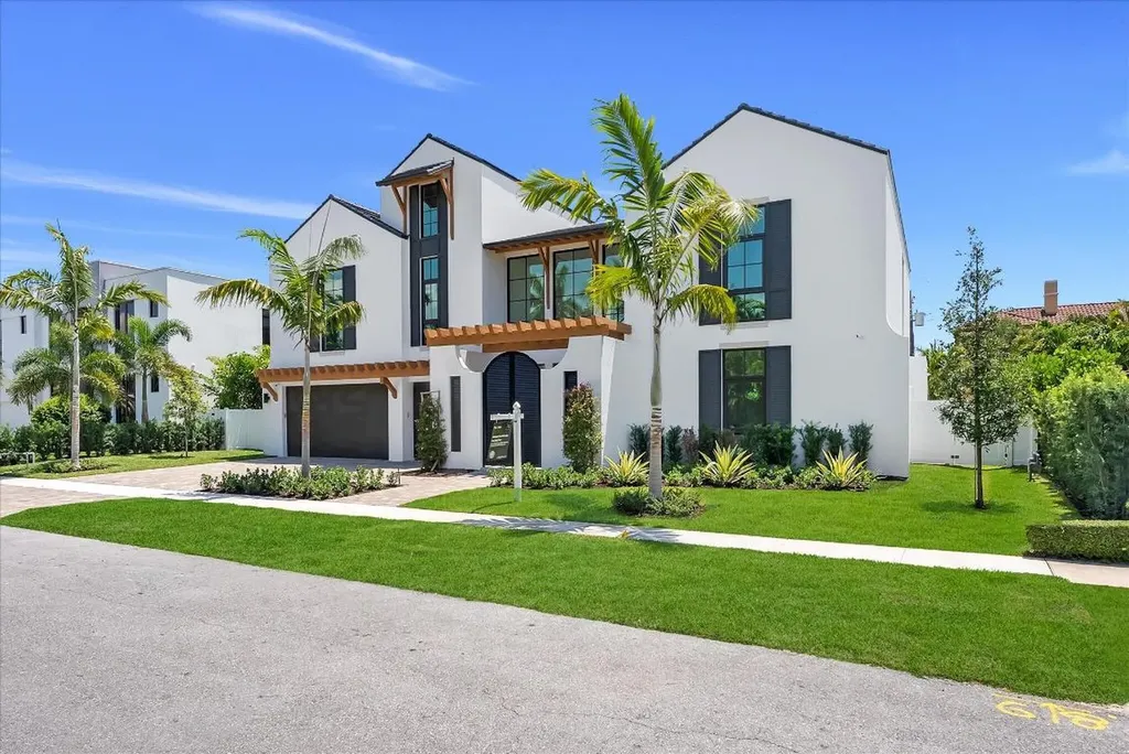 880 NE 3rd Avenue Boca Raton FL 33432