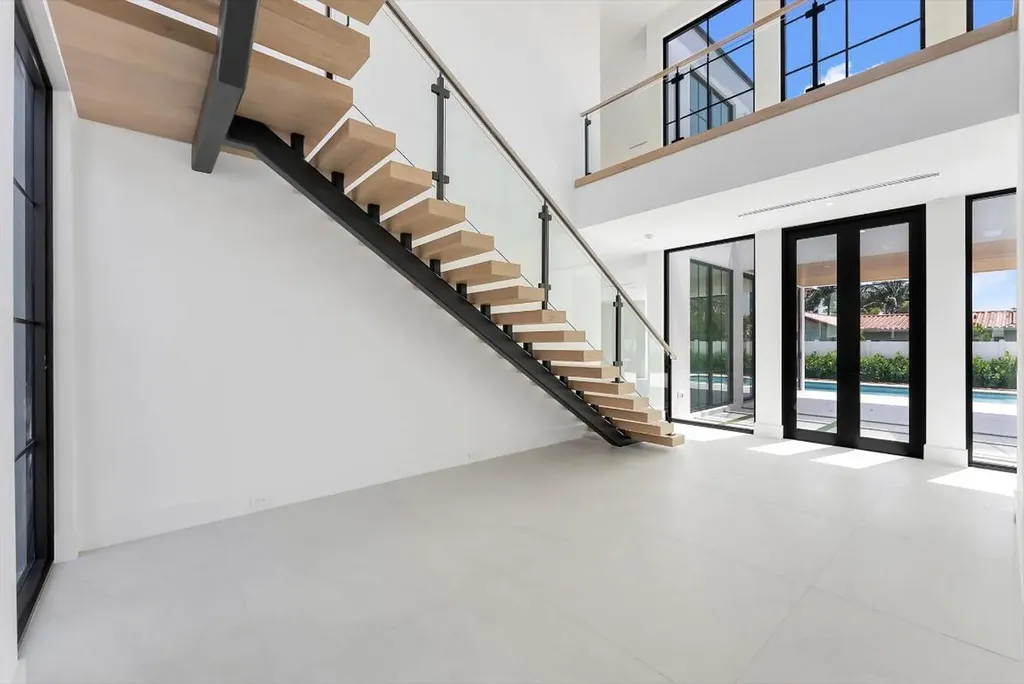 880 NE 3rd Avenue Boca Raton FL 33432