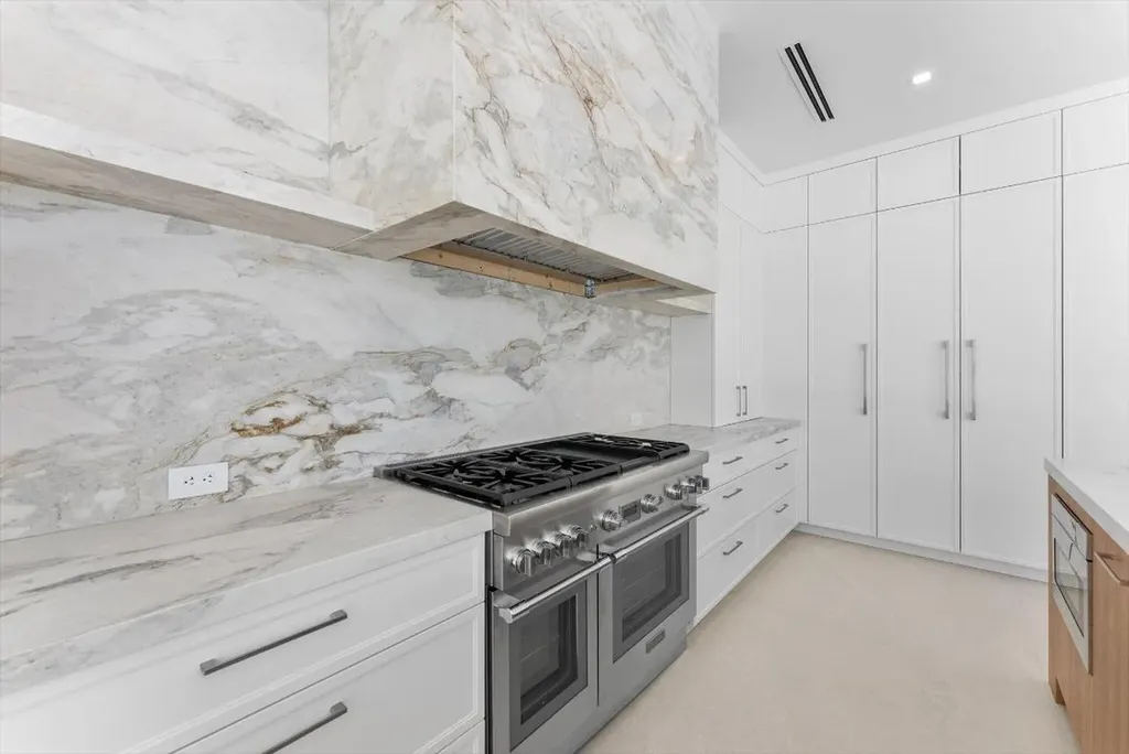 880 NE 3rd Avenue Boca Raton FL 33432