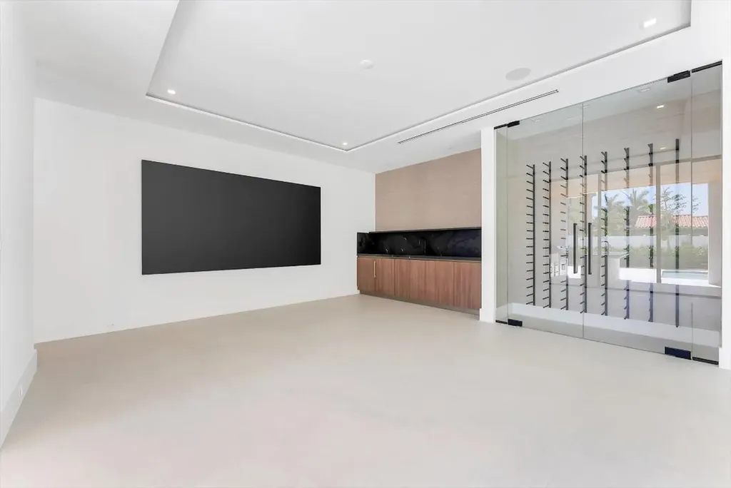 880 NE 3rd Avenue Boca Raton FL 33432