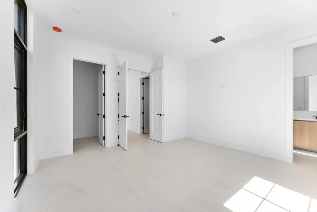 880 NE 3rd Avenue Boca Raton FL 33432