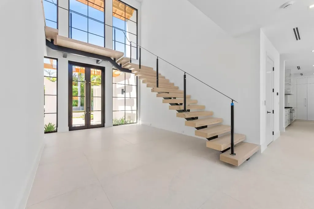 880 NE 3rd Avenue Boca Raton FL 33432