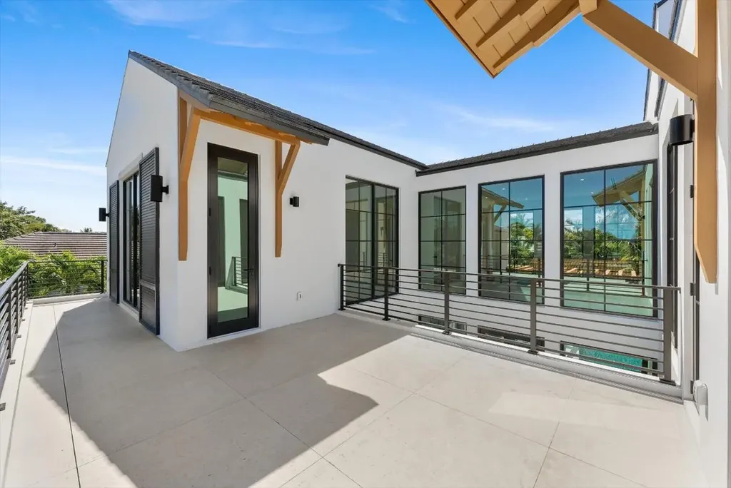 880 NE 3rd Avenue Boca Raton FL 33432