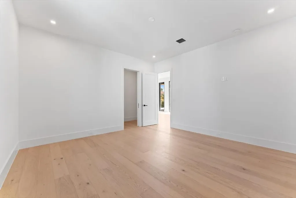 880 NE 3rd Avenue Boca Raton FL 33432