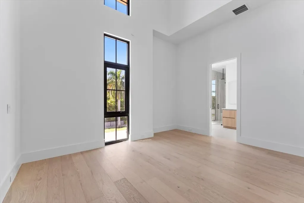 880 NE 3rd Avenue Boca Raton FL 33432