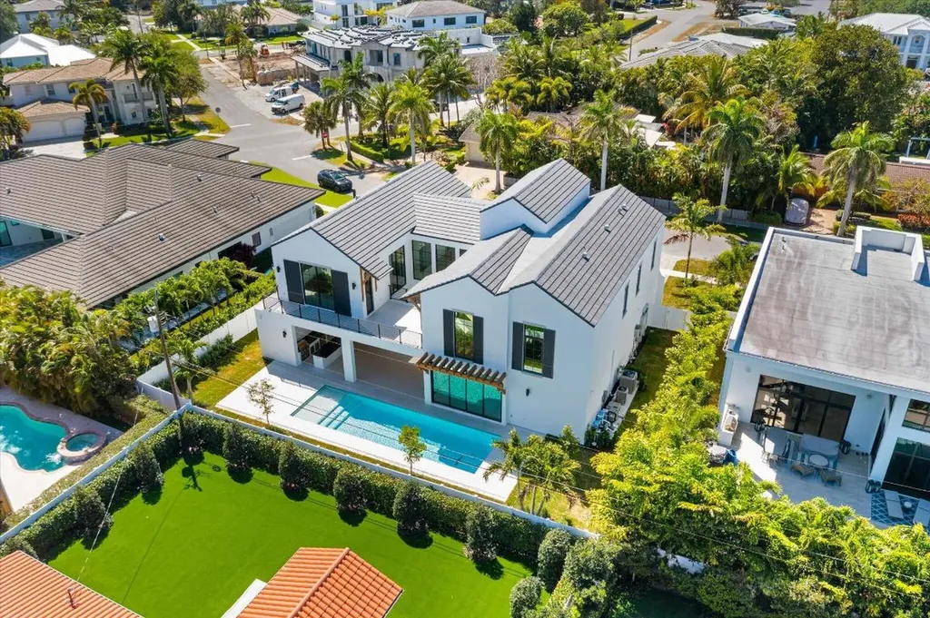 880 NE 3rd Avenue Boca Raton FL 33432