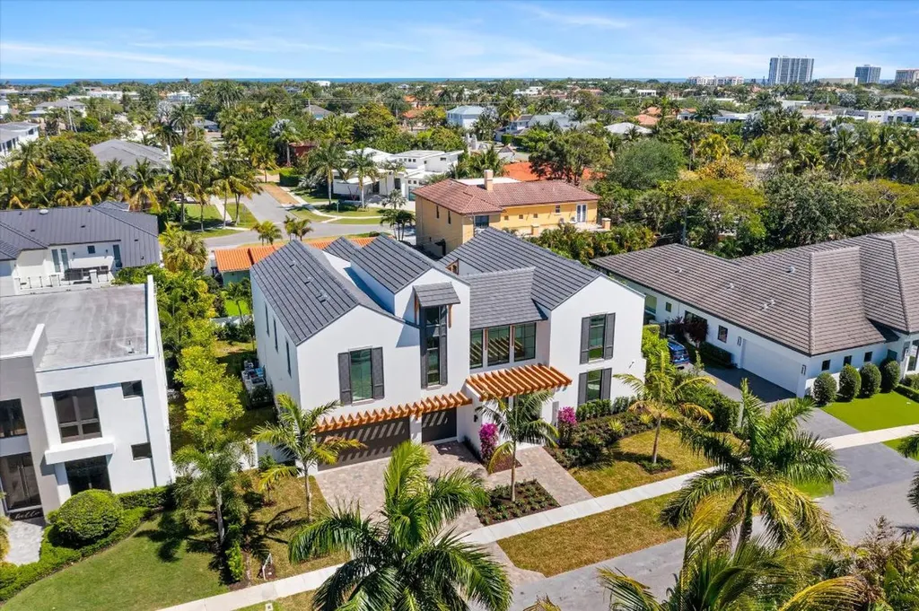 880 NE 3rd Avenue Boca Raton FL 33432