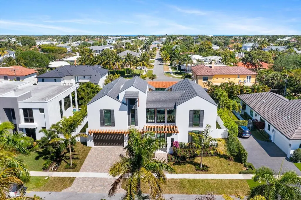 880 NE 3rd Avenue Boca Raton FL 33432