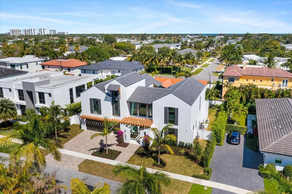 880 NE 3rd Avenue Boca Raton FL 33432